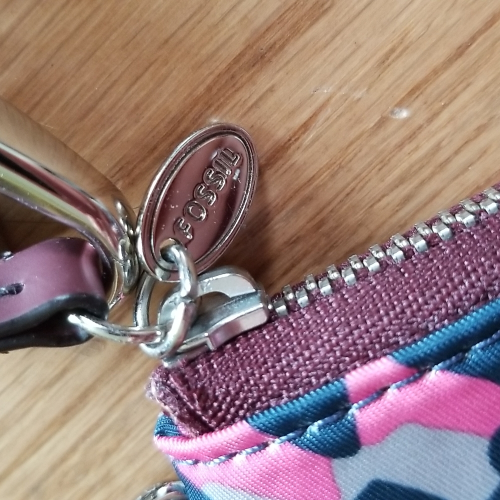 Fossil • wristlet - Picture 3 of 6
